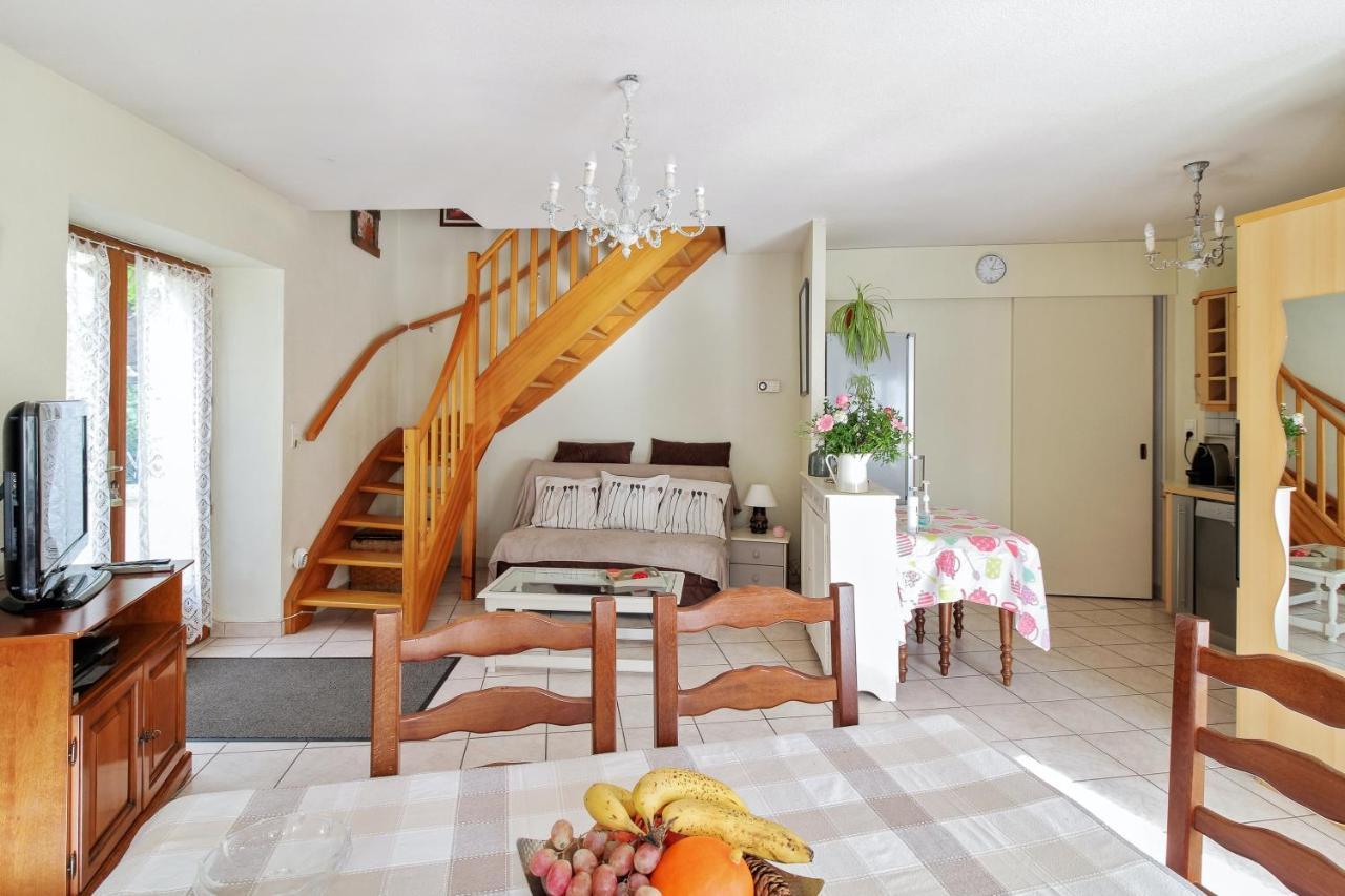 Maison de 2 chambres avec terrasse et wifi a Ornans Extérieur photo